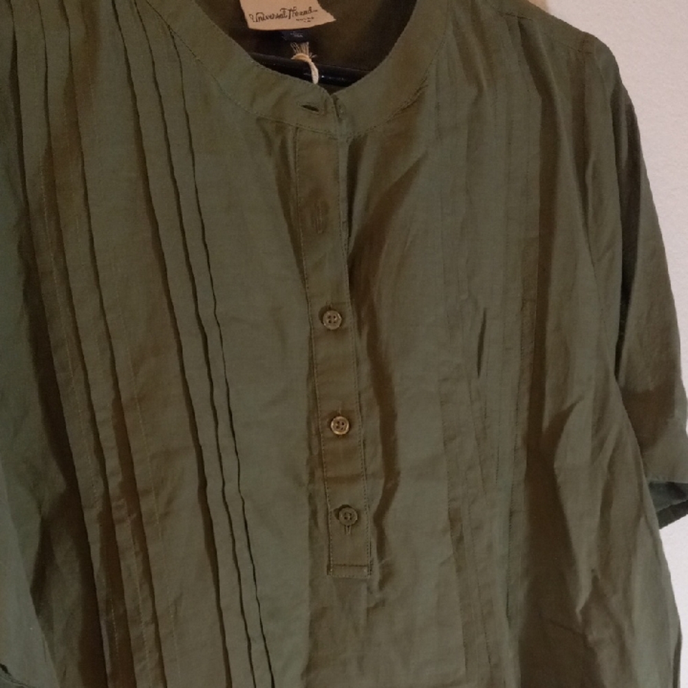 Universal Thread Sage Green Button-Up Blouse - Picture 3 of 4